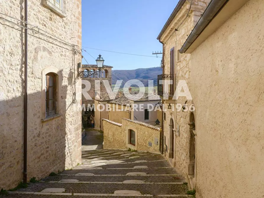Immagine 4 di Villa in vendita  in Via del Municipio a Navelli