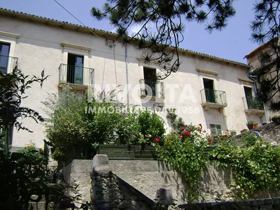 Immagine 5 di Villa in vendita  in Via del Municipio a Navelli