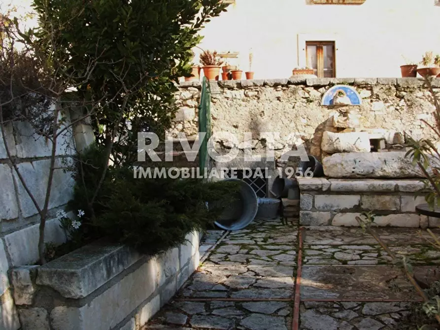 Immagine 14 di Villa in vendita  in Via del Municipio a Navelli