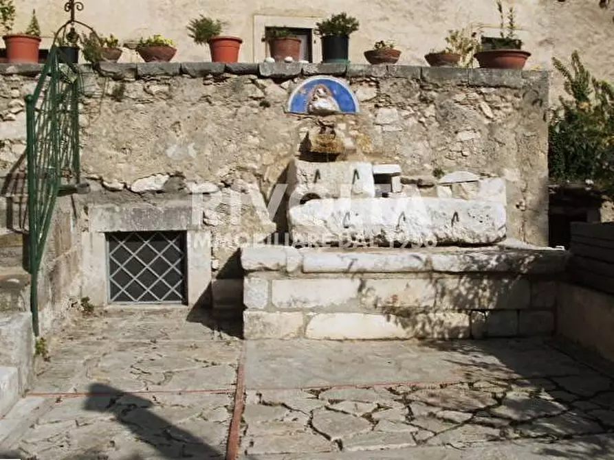 Immagine 15 di Villa in vendita  in Via del Municipio a Navelli