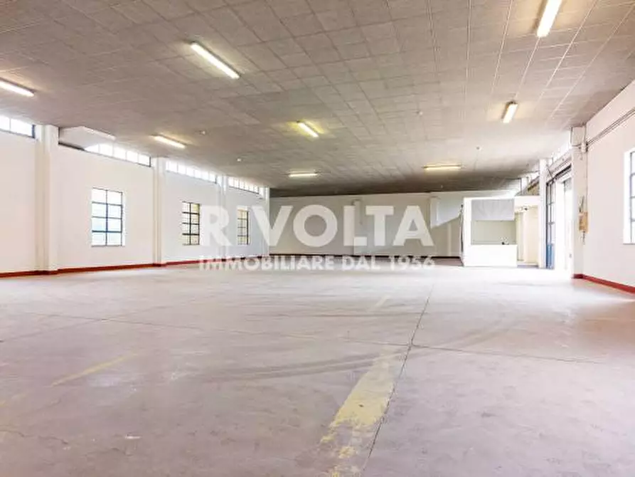 Immagine 1 di Capannone industriale in affitto  in Via di Torre Spaccata a Roma