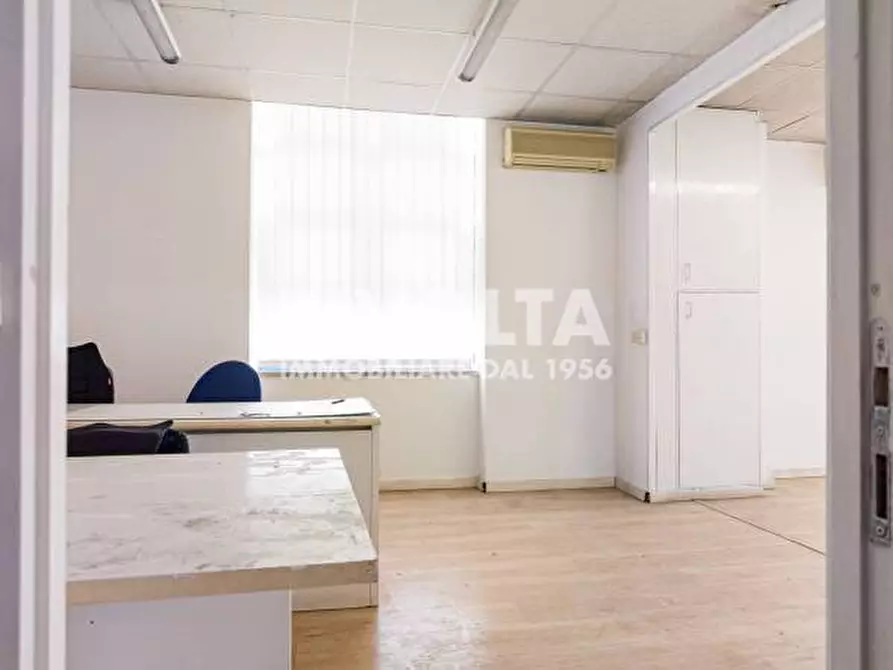 Immagine 4 di Capannone industriale in affitto  in Via di Torre Spaccata a Roma