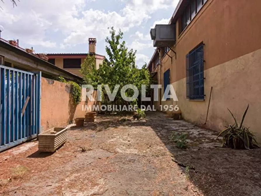 Immagine 10 di Capannone industriale in affitto  in Via di Torre Spaccata a Roma