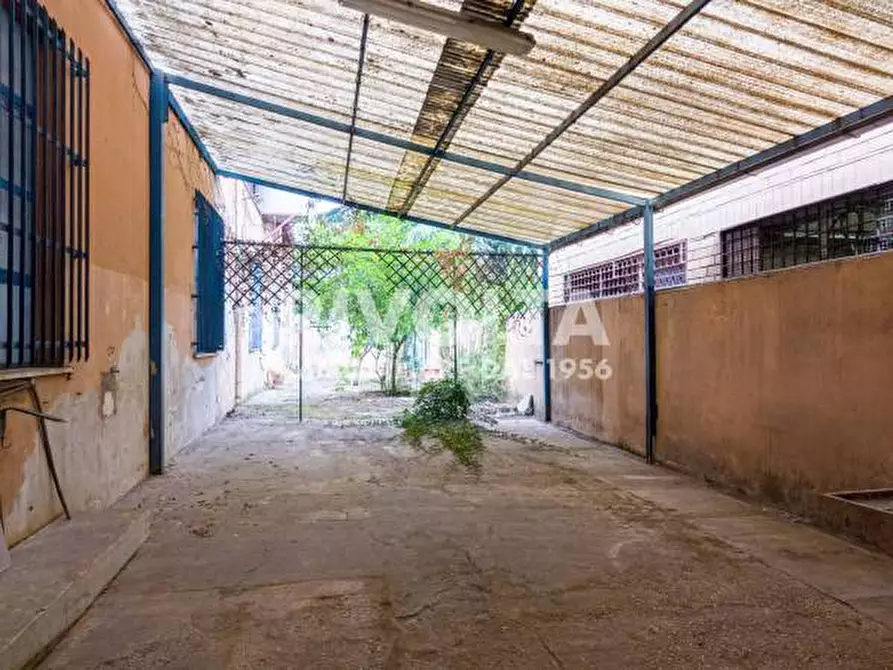Immagine 15 di Capannone industriale in affitto  in Via di Torre Spaccata a Roma