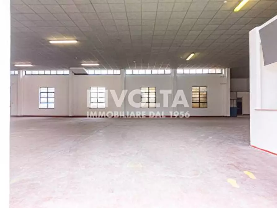 Immagine 25 di Capannone industriale in affitto  in Via di Torre Spaccata a Roma