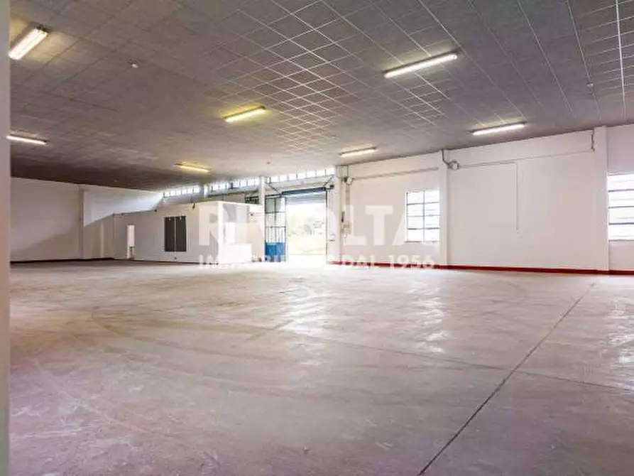 Immagine 28 di Capannone industriale in affitto  in Via di Torre Spaccata a Roma