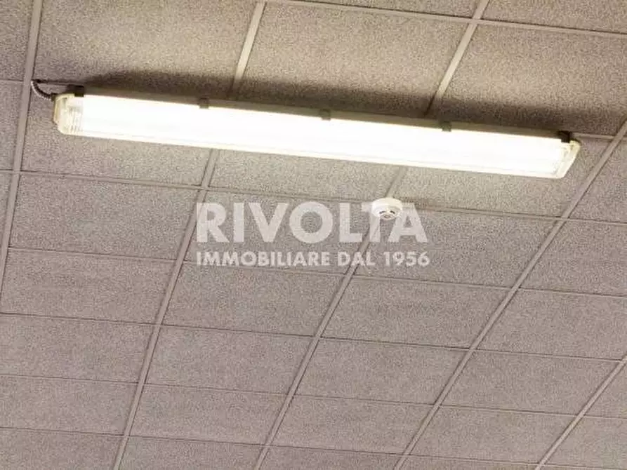 Immagine 30 di Capannone industriale in affitto  in Via di Torre Spaccata a Roma
