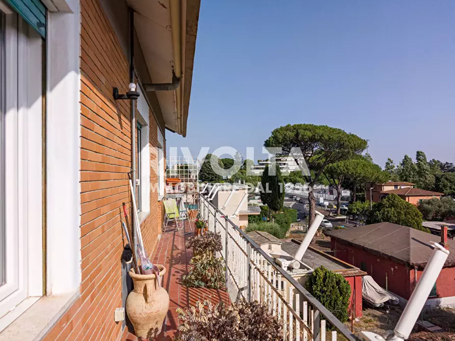 Immagine 40 di Appartamento in vendita  in Via Cassia a Roma