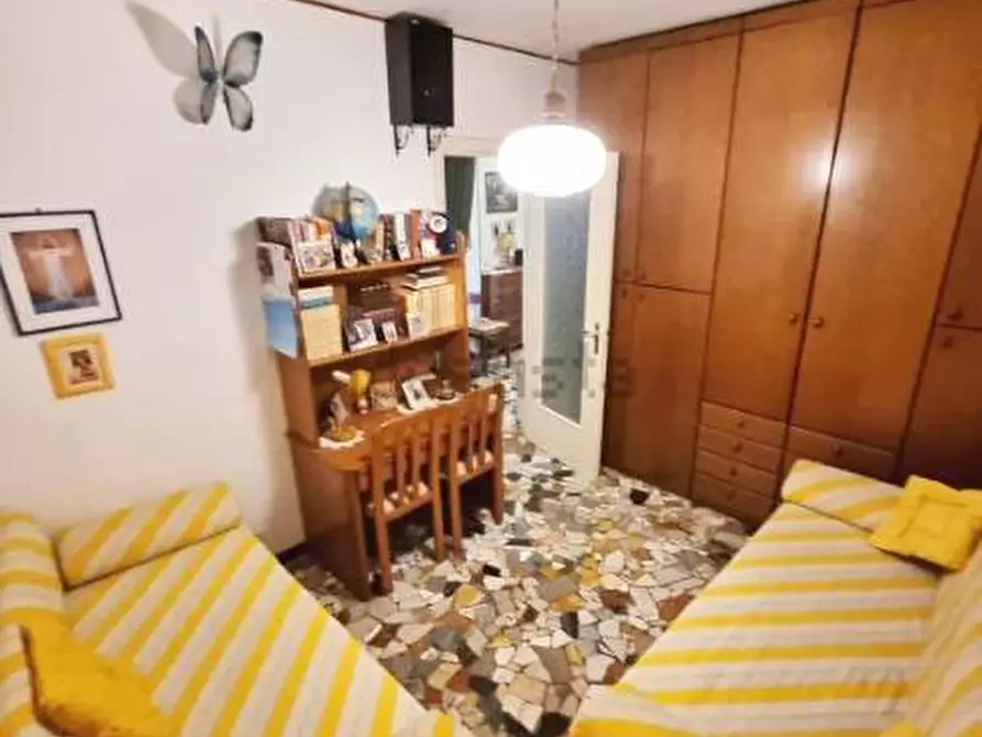 Immagine 3 di Appartamento in vendita  in Via Genova a Savona