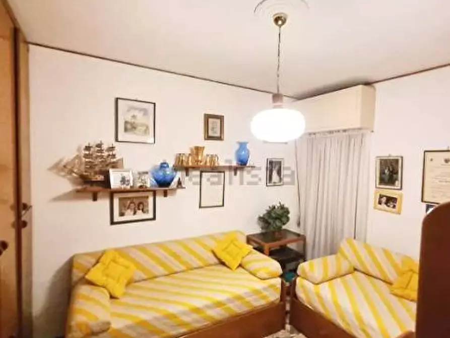 Immagine 9 di Appartamento in vendita  in Via Genova a Savona