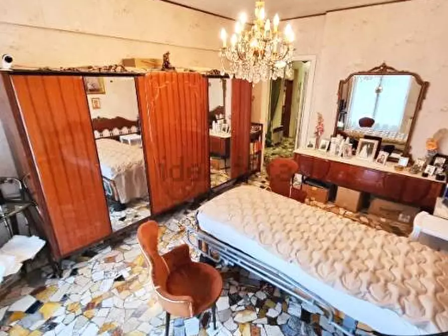 Immagine 8 di Appartamento in vendita  in Via Genova a Savona