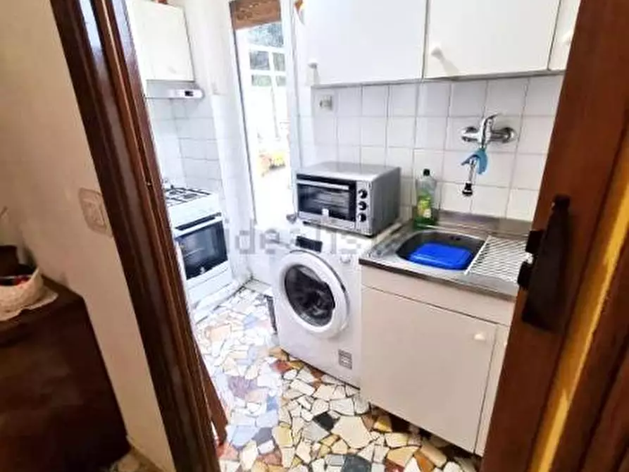 Immagine 5 di Appartamento in vendita  in Via Genova a Savona