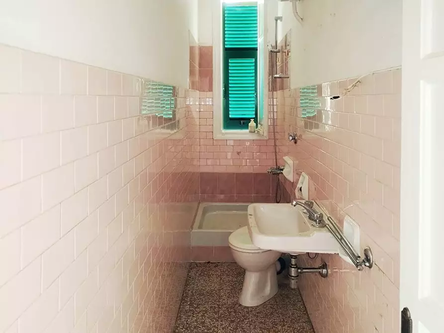 Immagine 28 di Villa in vendita  in Via dei Partigiani a Albisola Superiore