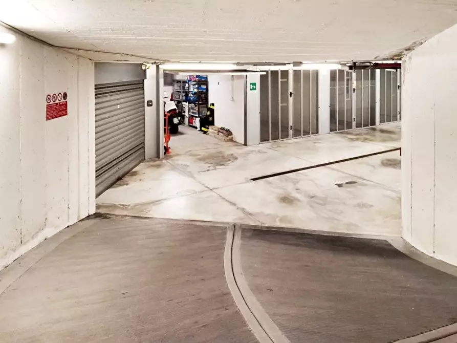 Immagine 1 di Box auto in vendita  in Via San Pietro 16 a Albisola Superiore