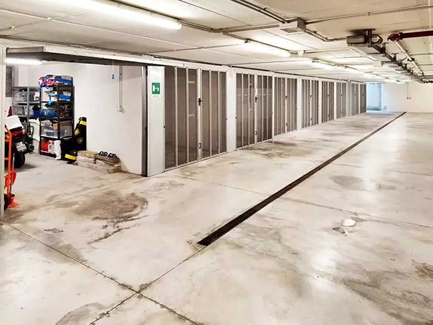 Immagine 2 di Box auto in vendita  in Via San Pietro 16 a Albisola Superiore