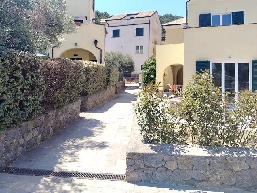 Immagine 17 di Appartamento in vendita  in Borgo degli Erchi a Albisola Superiore