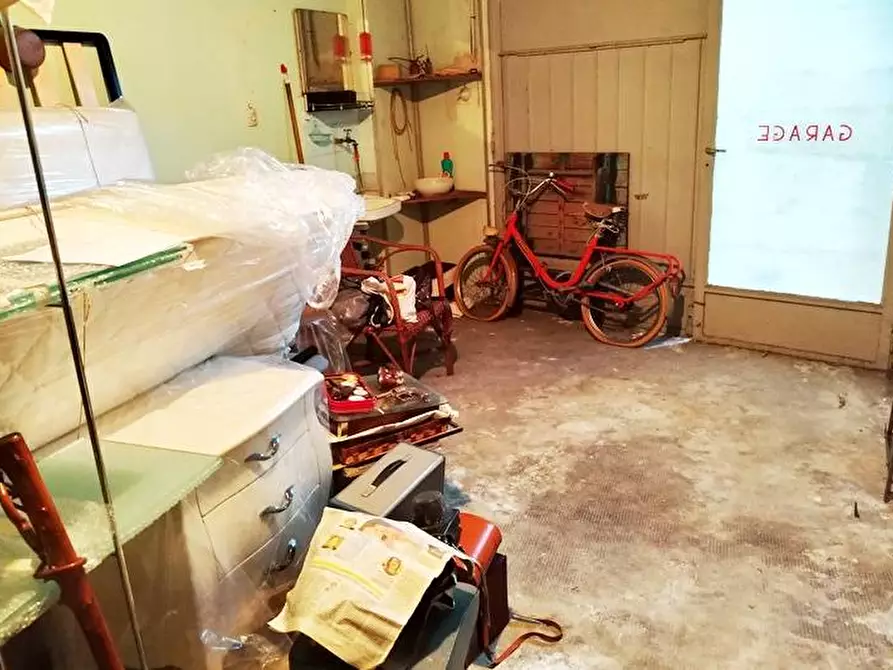 Immagine 5 di Box auto in vendita  a Albisola Superiore