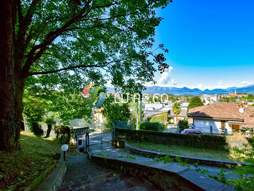 Immagine 28 di Villa in vendita  a Inverigo