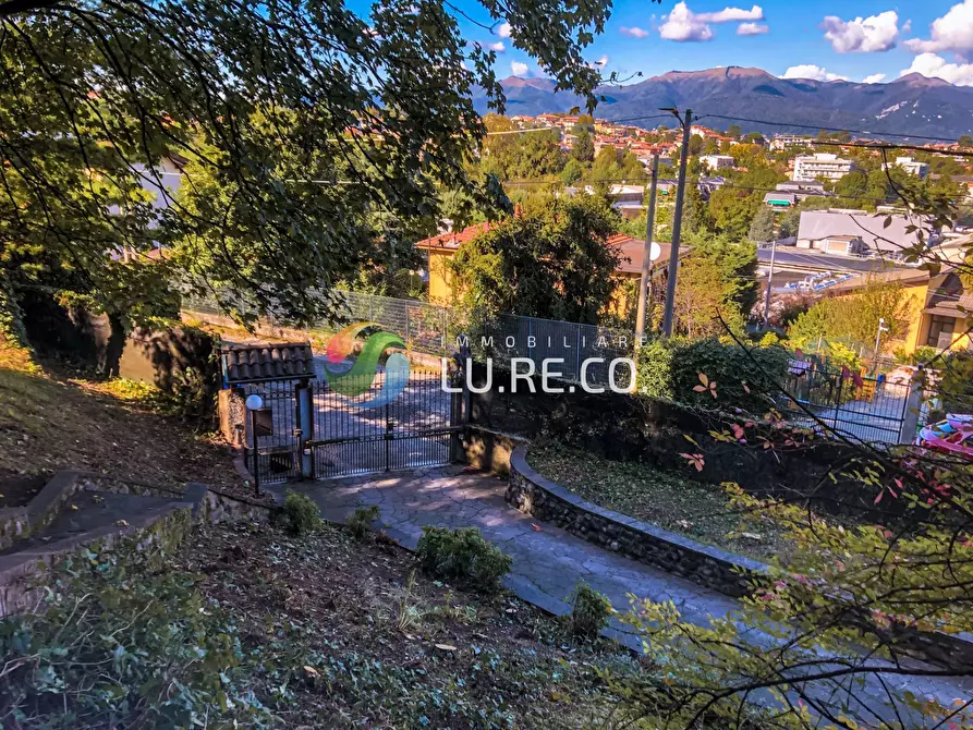 Immagine 30 di Villa in vendita  a Inverigo