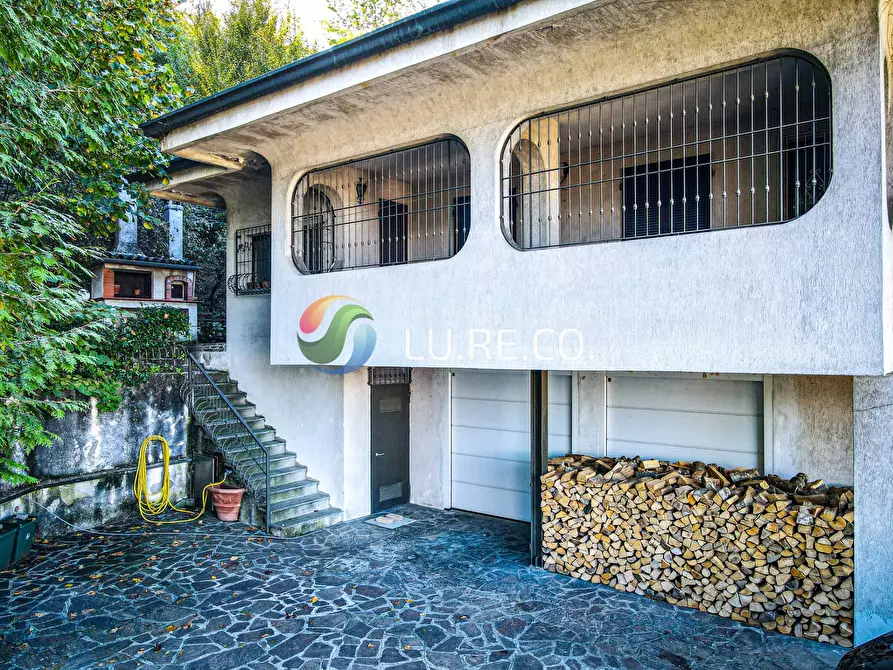 Immagine 36 di Villa in vendita  a Inverigo