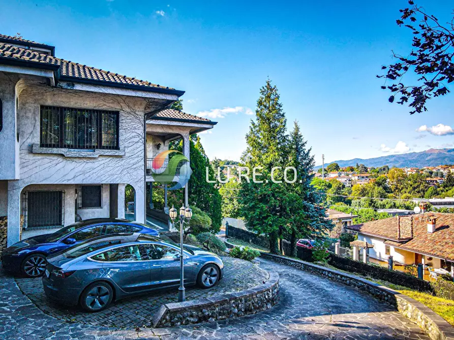 Immagine 38 di Villa in vendita  a Inverigo