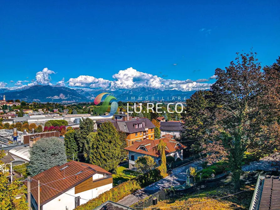 Immagine 42 di Villa in vendita  a Inverigo