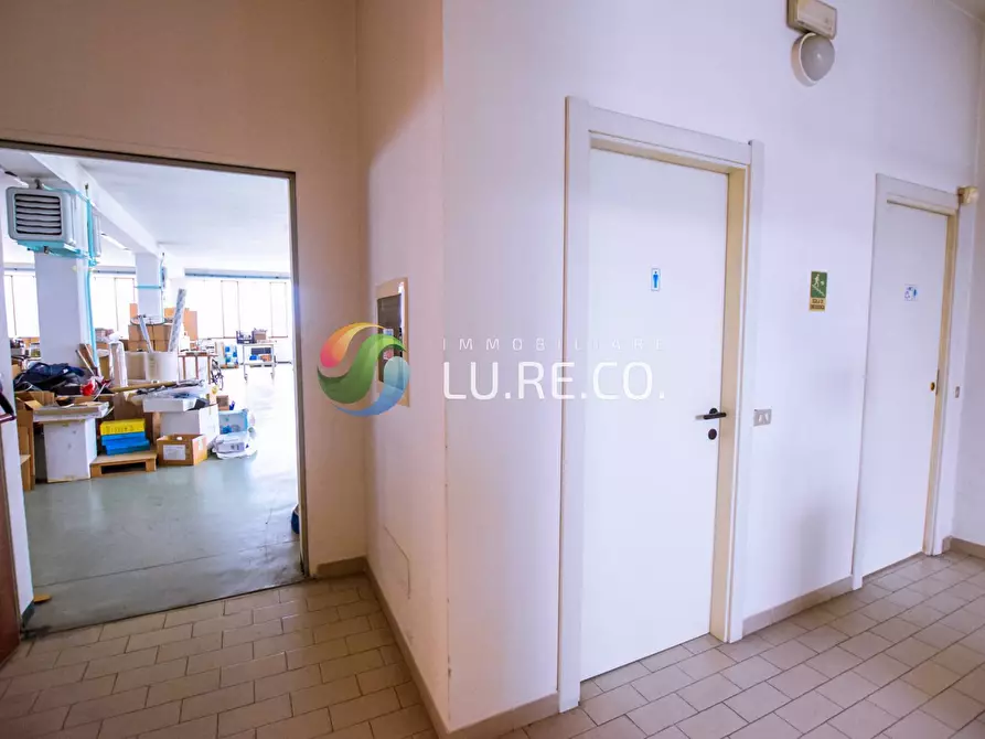 Immagine 2 di Capannone industriale in vendita  in vincenzo monti a Seregno