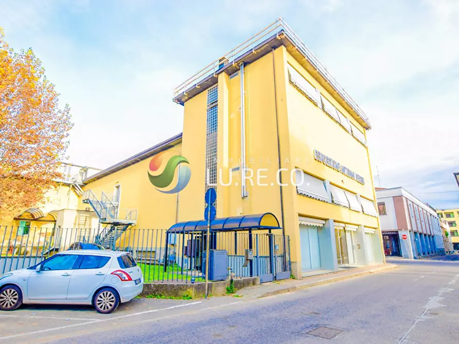 Immagine 4 di Locale commerciale in vendita  in via adua 20 a Meda