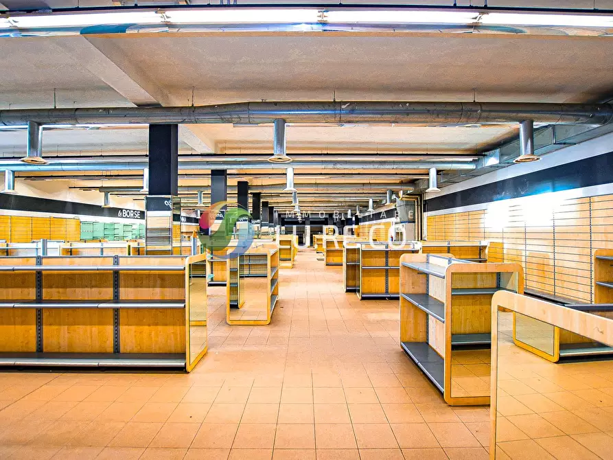 Immagine 17 di Locale commerciale in vendita  in via adua 20 a Meda