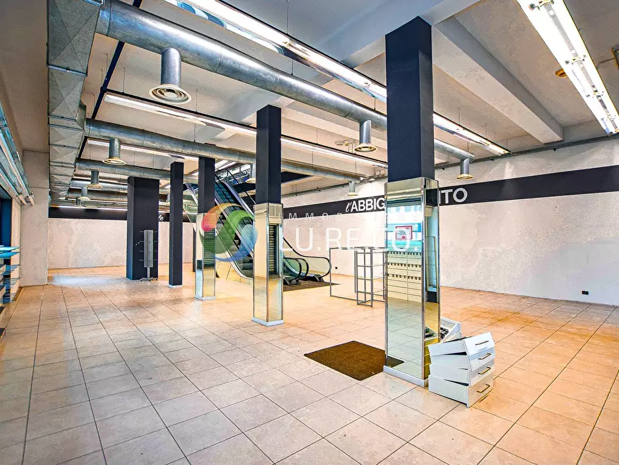 Immagine 13 di Locale commerciale in vendita  in via adua 20 a Meda