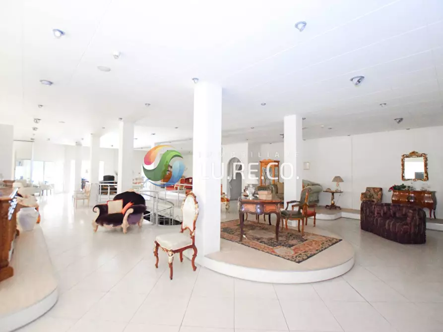 Immagine 45 di Locale commerciale in vendita  in via adua 20 a Meda