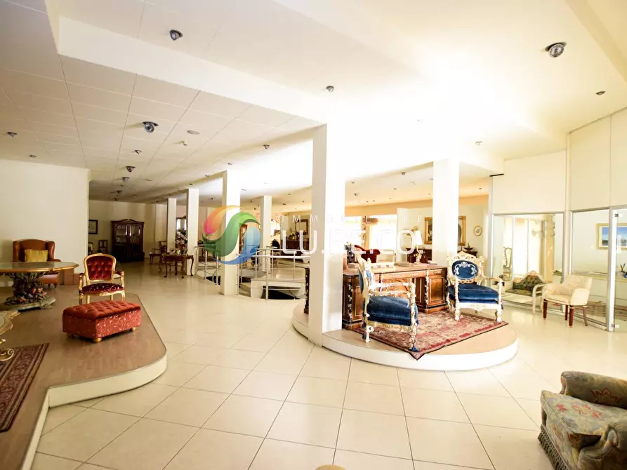 Immagine 50 di Locale commerciale in vendita  in via adua 20 a Meda