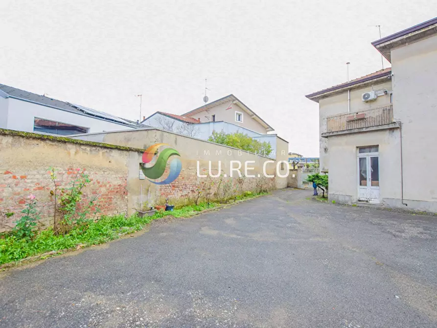 Immagine 5 di Locale commerciale in vendita  in LUINI 18 a Seregno