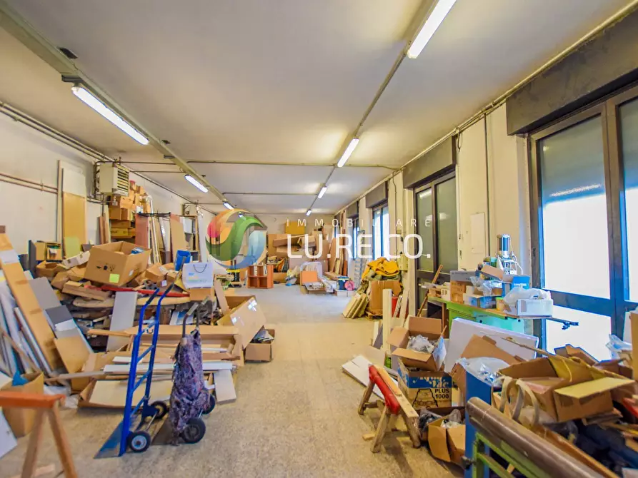 Immagine 9 di Locale commerciale in vendita  in LUINI 18 a Seregno