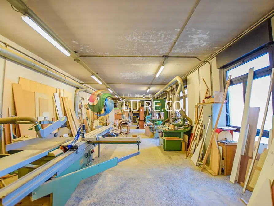 Immagine 12 di Locale commerciale in vendita  in LUINI 18 a Seregno