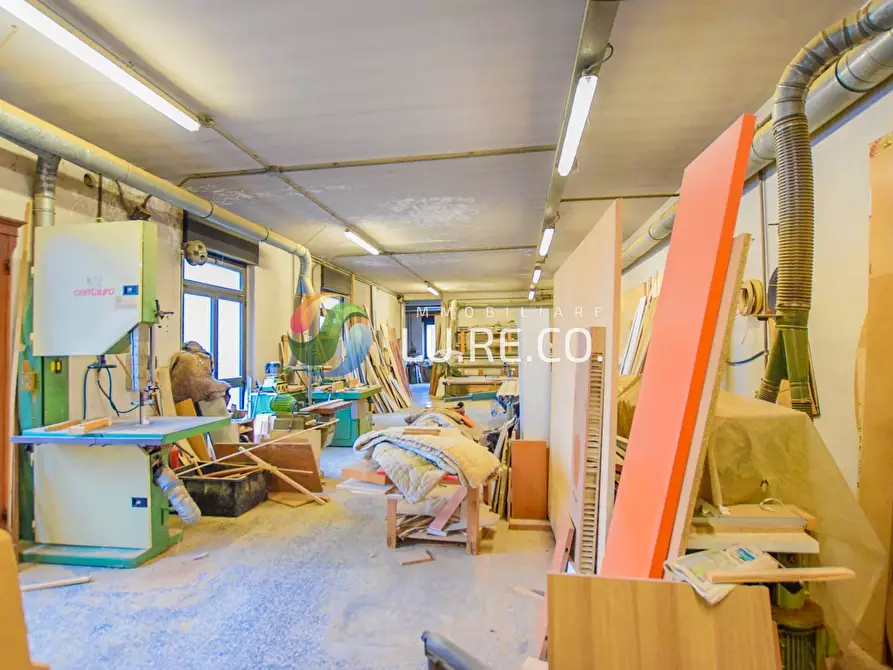 Immagine 15 di Locale commerciale in vendita  in LUINI 18 a Seregno