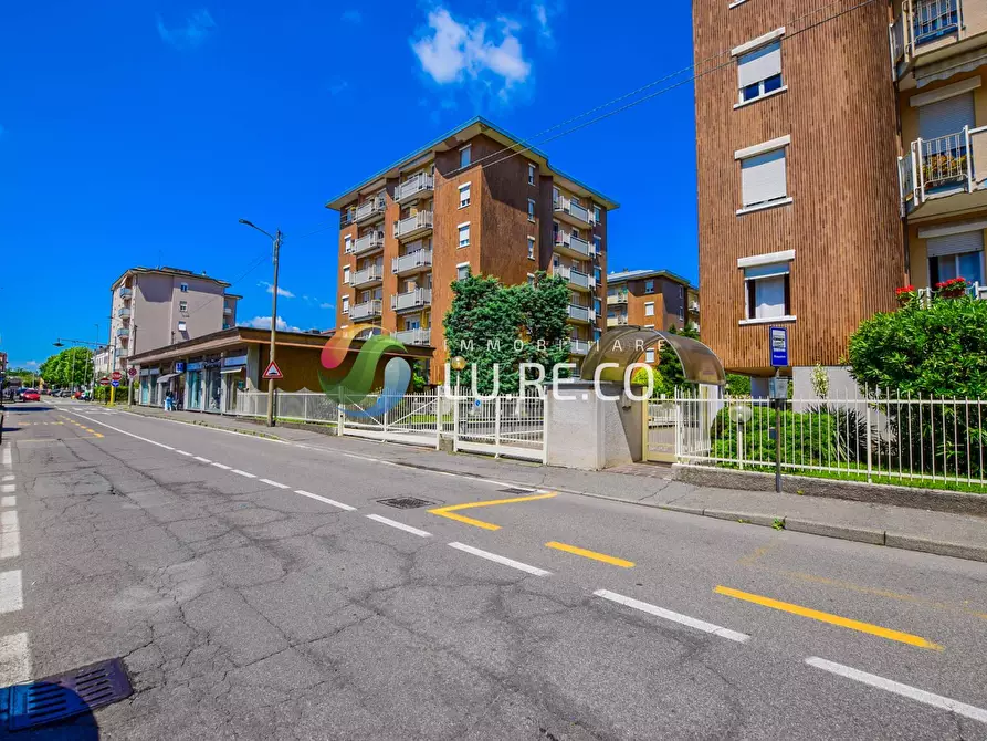 Immagine 5 di Locale commerciale in vendita  in via trieste 57 a Muggiò