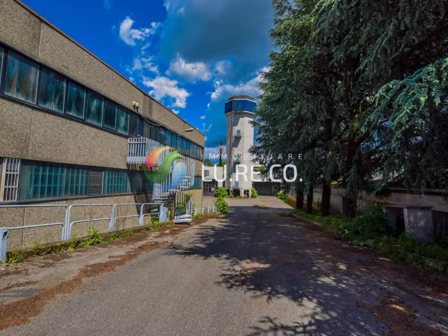 Immagine 10 di Capannone industriale in vendita  in VIA I MAGGIO a Carugo