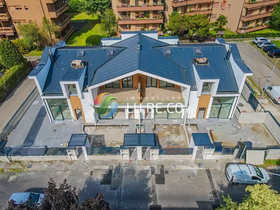 Immagine 1 di Villa in vendita  in fratelli bandiera a Vimercate