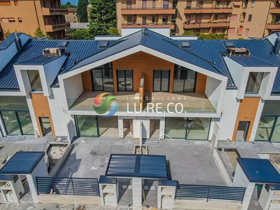 Immagine 2 di Villa in vendita  in fratelli bandiera a Vimercate