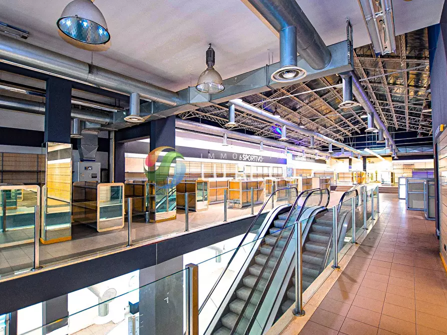 Immagine 9 di Locale commerciale in vendita  in via indipendenza 38 a Meda