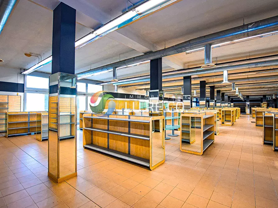 Immagine 10 di Locale commerciale in vendita  in via indipendenza 38 a Meda