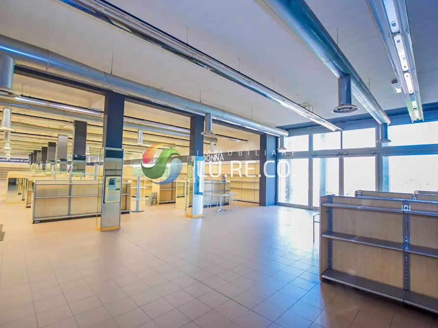 Immagine 13 di Locale commerciale in vendita  in via indipendenza 38 a Meda