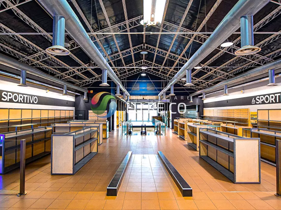 Immagine 16 di Locale commerciale in vendita  in via indipendenza 38 a Meda