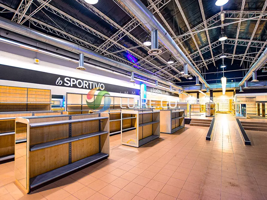 Immagine 17 di Locale commerciale in vendita  in via indipendenza 38 a Meda