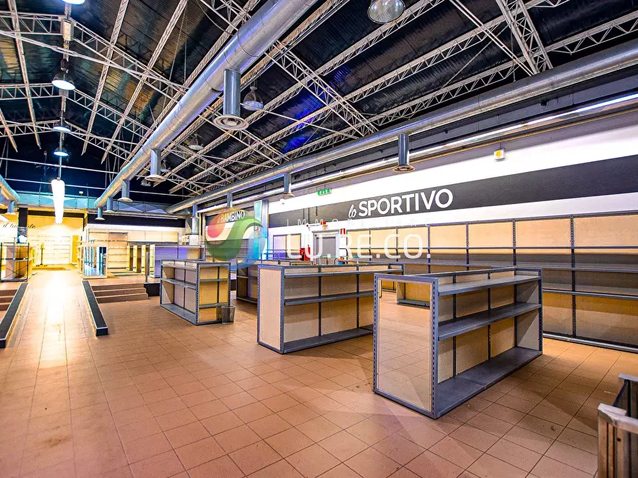 Immagine 18 di Locale commerciale in vendita  in via indipendenza 38 a Meda