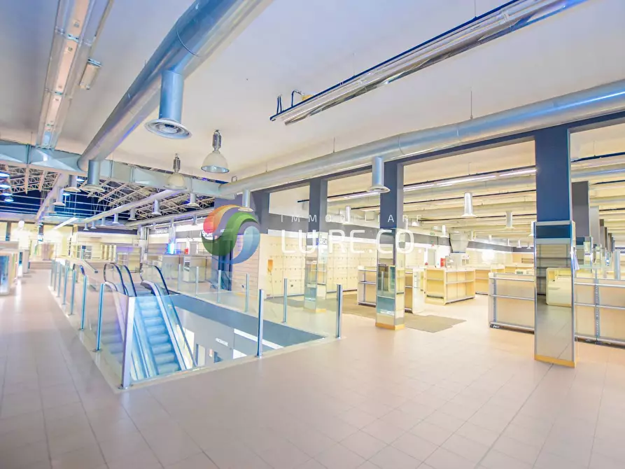 Immagine 12 di Locale commerciale in vendita  in via indipendenza 38 a Meda