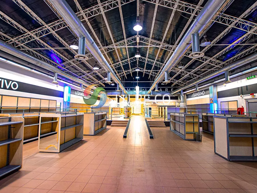 Immagine 19 di Locale commerciale in vendita  in via indipendenza 38 a Meda