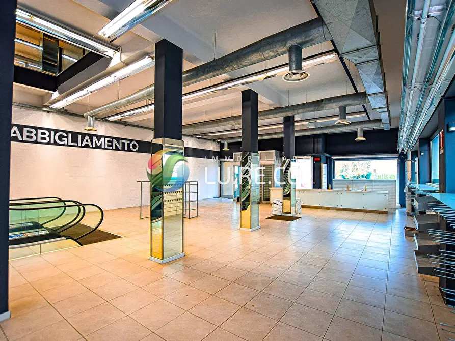 Immagine 6 di Locale commerciale in vendita  in via indipendenza 38 a Meda
