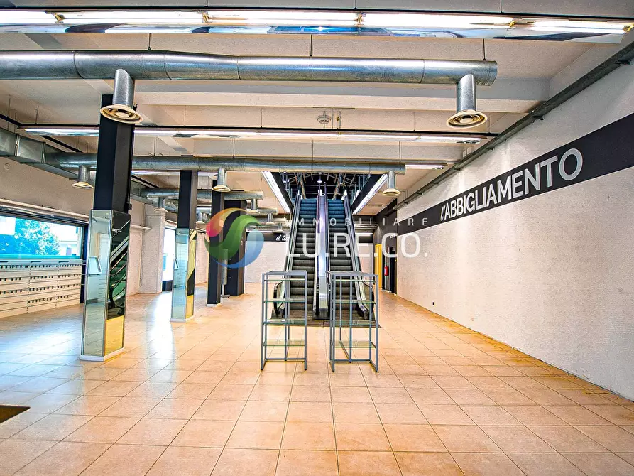 Immagine 8 di Locale commerciale in vendita  in via indipendenza 38 a Meda